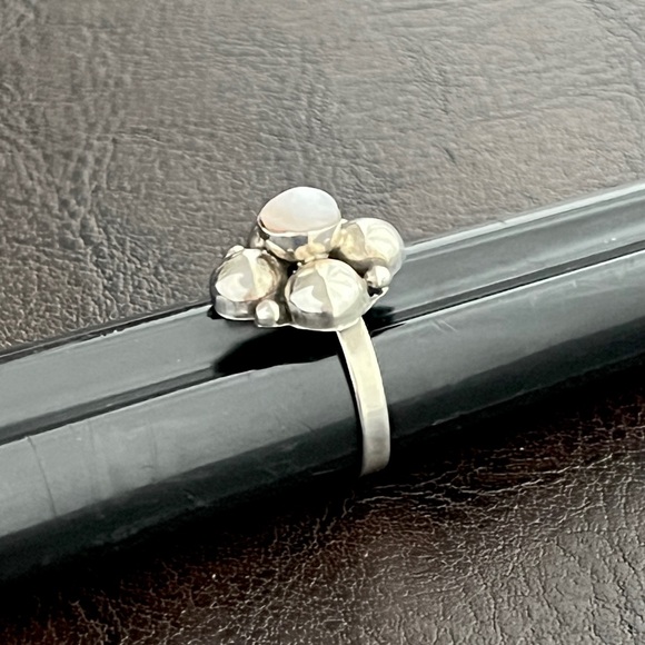 Vintage Taxco Mexico sterling silver and mother of pearl ring - Picture 3 of 11